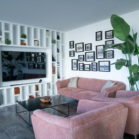A House In Estoril - Adults Only Ξενοδοχείο Εξωτερικό φωτογραφία A living room with a television