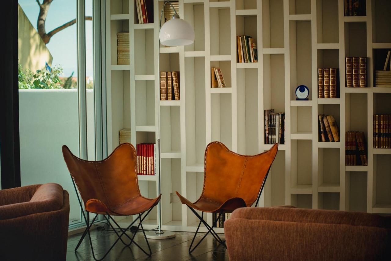 A House In Estoril - Adults Only Ξενοδοχείο Εξωτερικό φωτογραφία Library