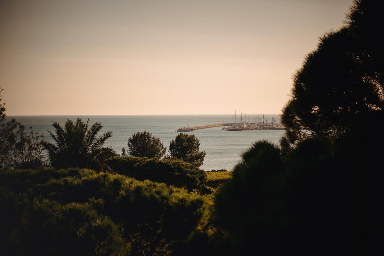 A House In Estoril - Adults Only Ξενοδοχείο Εξωτερικό φωτογραφία View of the port of Rafina