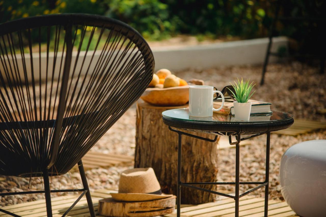 A House In Estoril - Adults Only Ξενοδοχείο Εξωτερικό φωτογραφία A garden chair