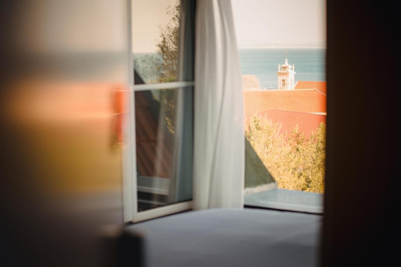 A House In Estoril - Adults Only Ξενοδοχείο Εξωτερικό φωτογραφία View of the lighthouse from the window of the house